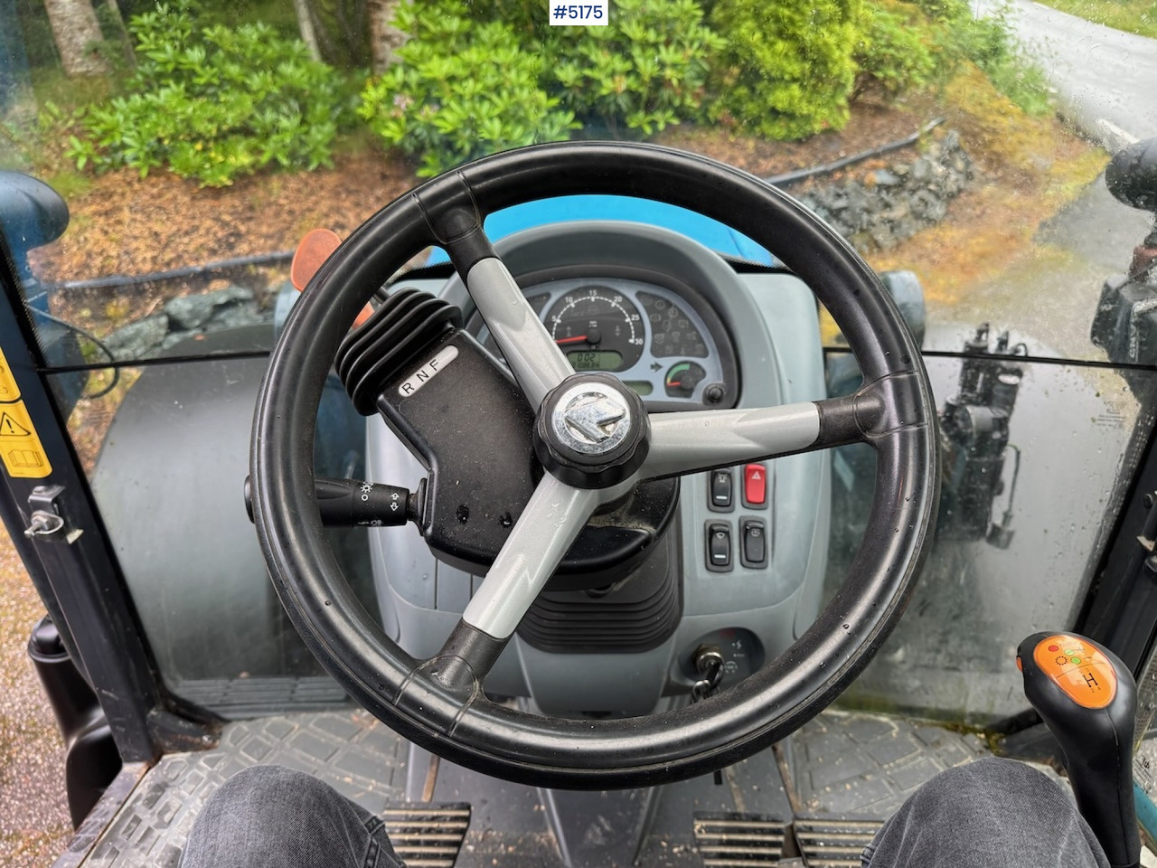 Traktor 2013 Landini Powermondial 120 w/front loader and some equipment. Low hours!: bilde 9