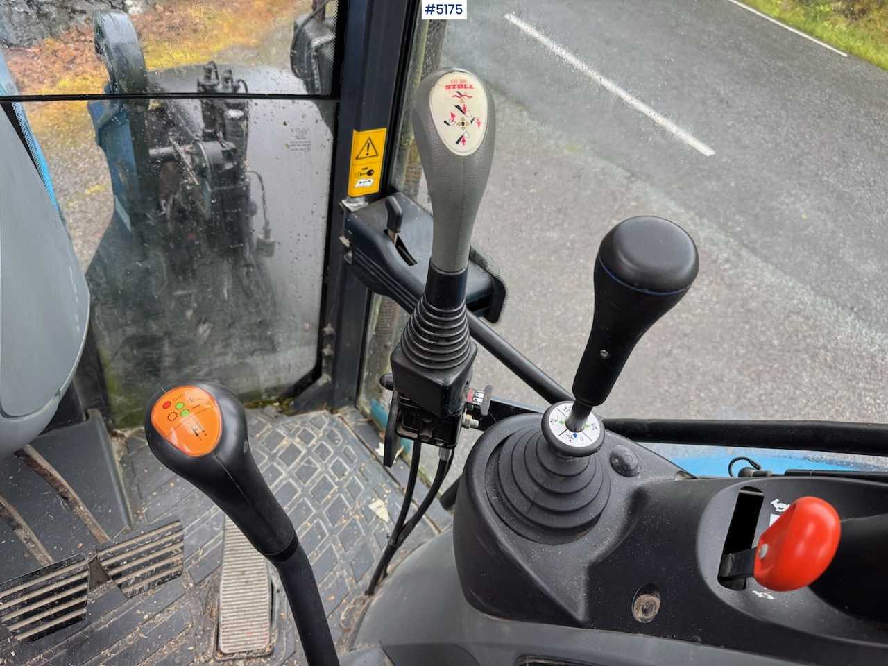 Traktor 2013 Landini Powermondial 120 w/front loader and some equipment. Low hours!: bilde 16