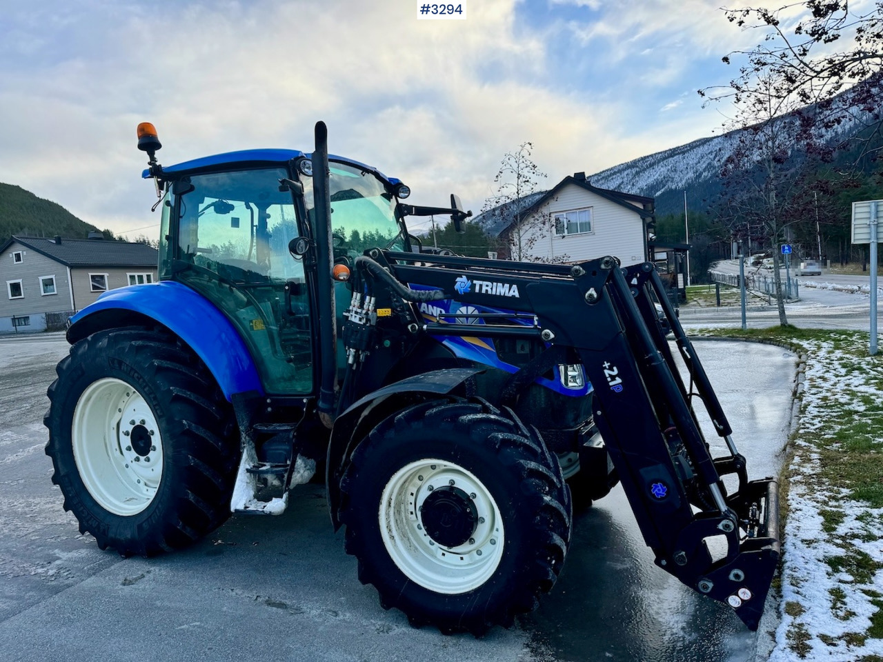 2013 New Holland T5.95 with Trima +2.1P Front Loader. New Engine! - Traktor: bilde 2 2013 New Holland T5.95 with Trima +2.1P Front Loader. New Engine! - Traktor: bilde 2