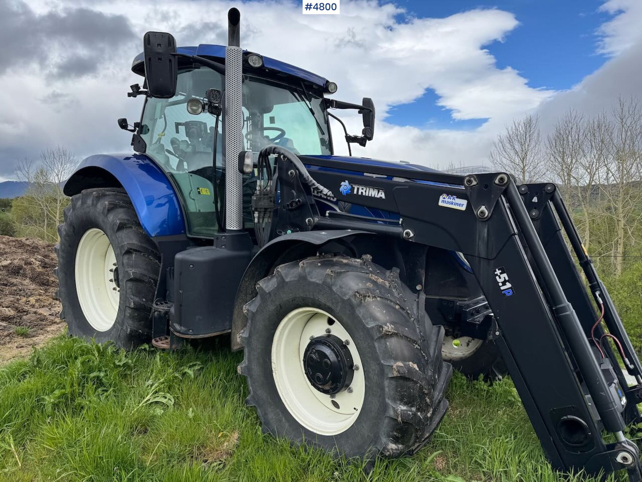 2013 New Holland T7.210 AC Blue Power m/ Frontlaster - Traktor: bilde 1 2013 New Holland T7.210 AC Blue Power m/ Frontlaster - Traktor: bilde 1