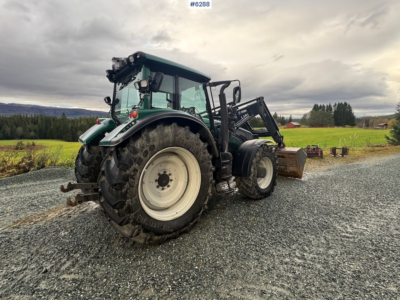 2013 Valtra T203 w/ Trima front loader, snow bucket, gravel bucket, pallet forks and timber clamp! - Traktor: bilde 4 2013 Valtra T203 w/ Trima front loader, snow bucket, gravel bucket, pallet forks and timber clamp! - Traktor: bilde 4