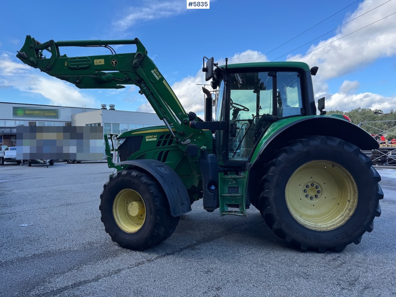 2016 John Deere 6130M w/ front loader. - Traktor: bilde 1 2016 John Deere 6130M w/ front loader. - Traktor: bilde 1