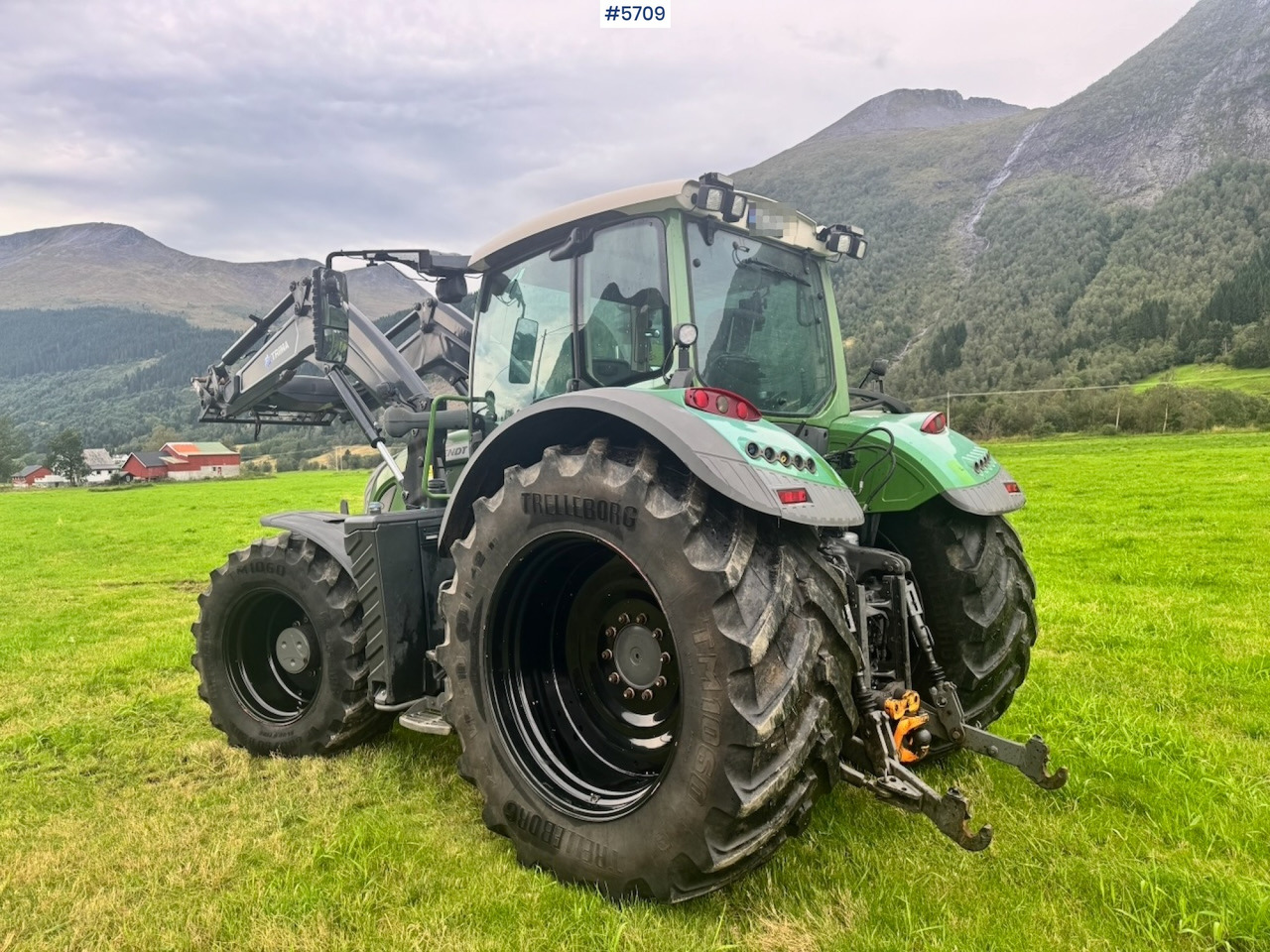 2017 Fendt 724 Vario w/ GPS, Front PTO, Loader and hydraulics. - Traktor: bilde 5 2017 Fendt 724 Vario w/ GPS, Front PTO, Loader and hydraulics. - Traktor: bilde 5