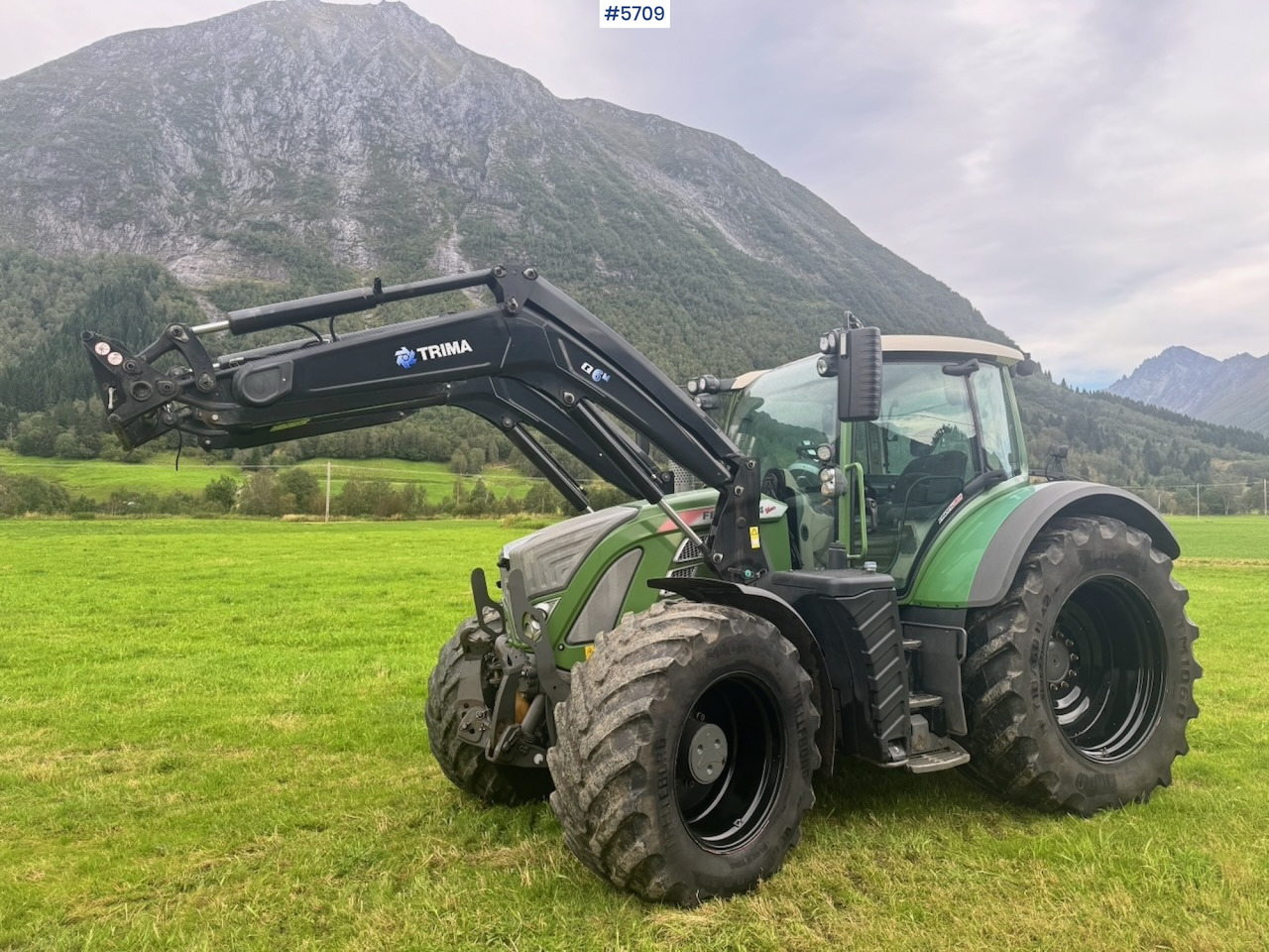 2017 Fendt 724 Vario w/ GPS, Front PTO, Loader and hydraulics. - Traktor: bilde 3 2017 Fendt 724 Vario w/ GPS, Front PTO, Loader and hydraulics. - Traktor: bilde 3