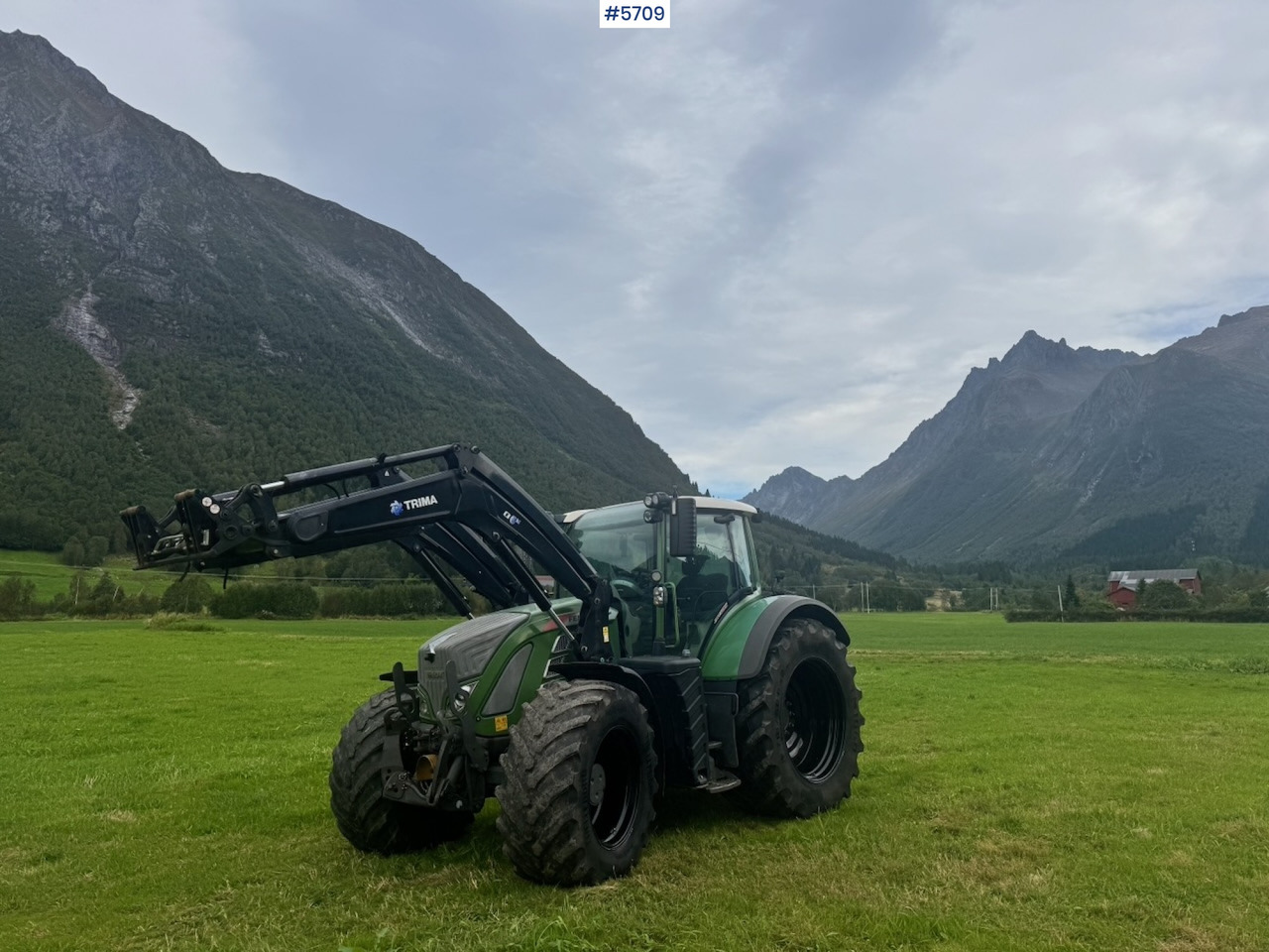 2017 Fendt 724 Vario w/ GPS, Front PTO, Loader and hydraulics. - Traktor: bilde 1 2017 Fendt 724 Vario w/ GPS, Front PTO, Loader and hydraulics. - Traktor: bilde 1