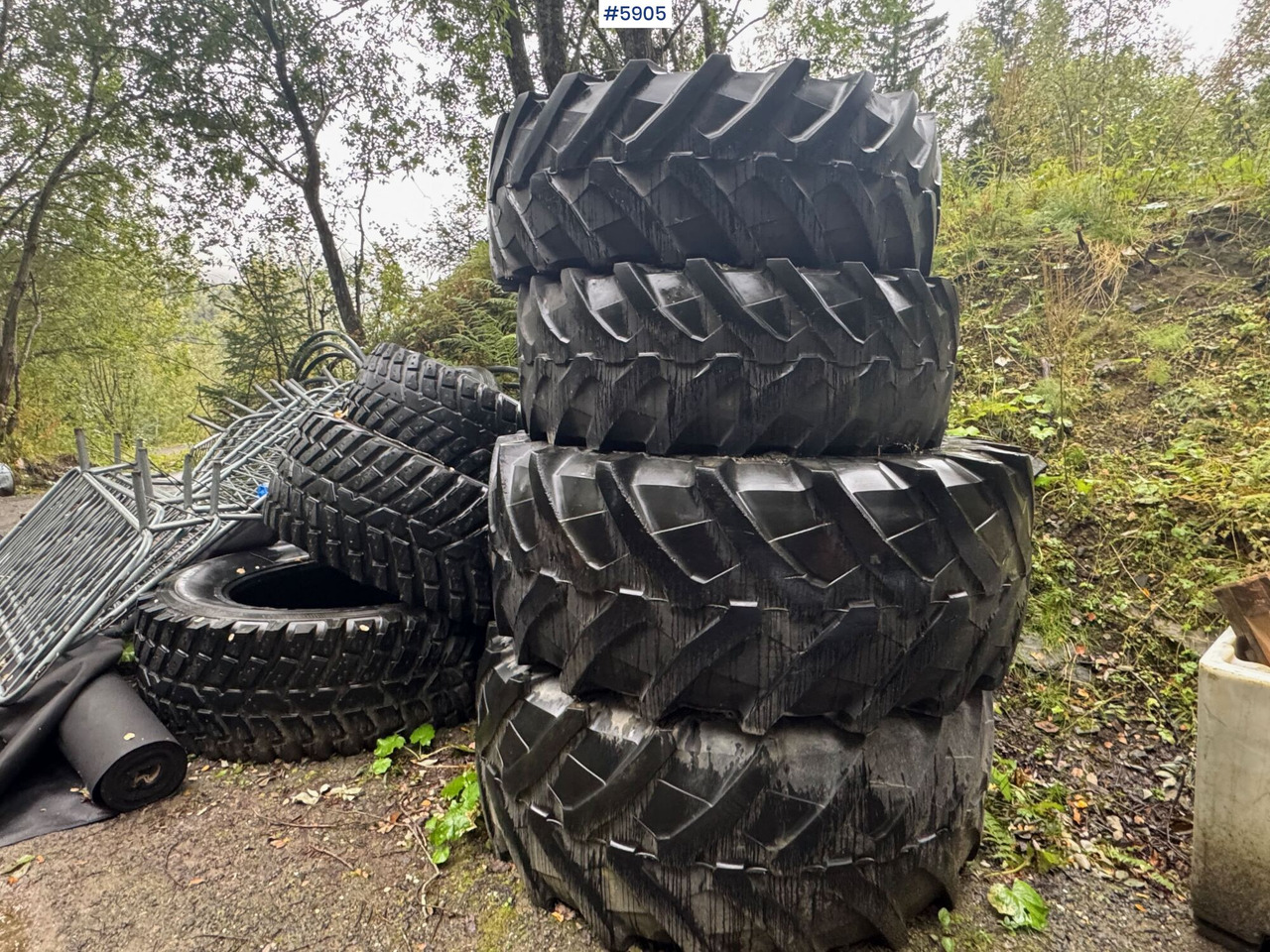 8 pcs Nokian TRI 2 tires. 4 pcs on rims! - Komplett hjul for Bygg og anlegg: bilde 2 8 pcs Nokian TRI 2 tires. 4 pcs on rims! - Komplett hjul for Bygg og anlegg: bilde 2