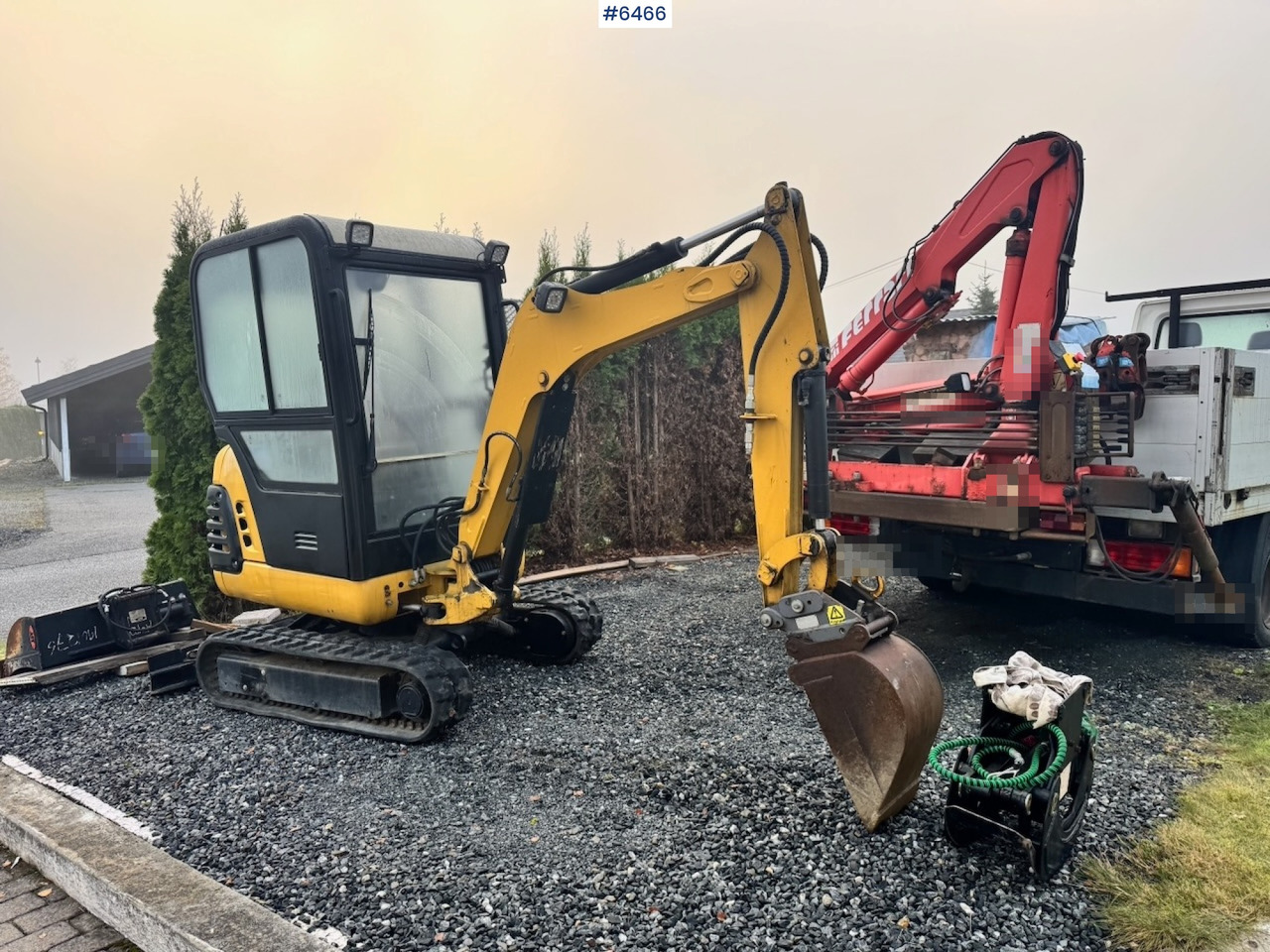 Approx. 2004 CAT 301.8 Mini excavator w/ 4 buckets and grapple. - Gravemaskin: bilde 1 Approx. 2004 CAT 301.8 Mini excavator w/ 4 buckets and grapple. - Gravemaskin: bilde 1
