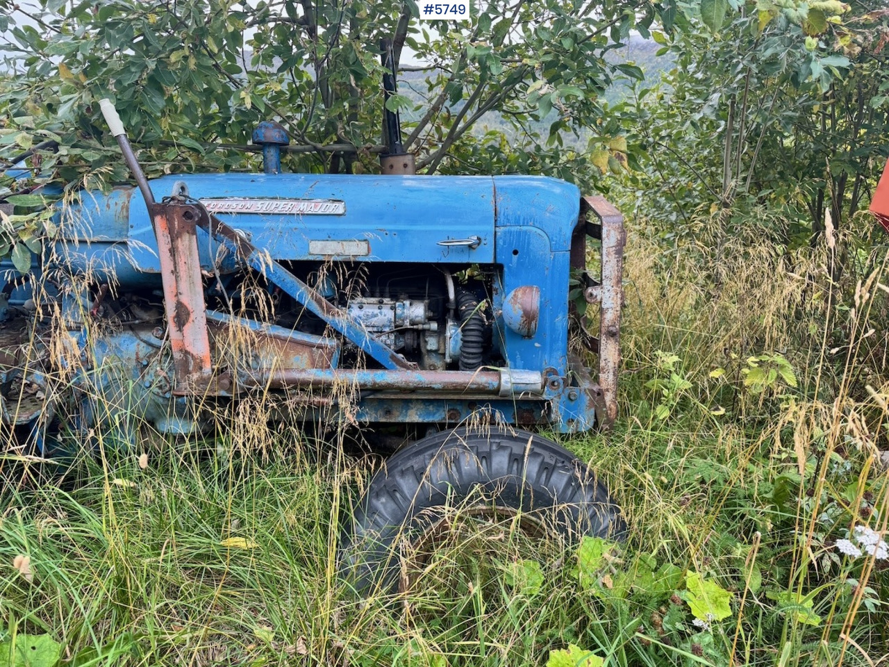 Ca. 1961 Fordson Super Major 4×2 Tractor w/ Bucket - Traktor: bilde 3 Ca. 1961 Fordson Super Major 4×2 Tractor w/ Bucket - Traktor: bilde 3