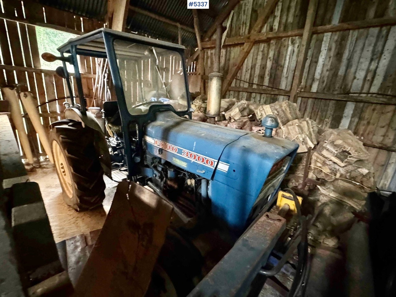 Ford 3000 traktor m/ skuffe - Traktor: bilde 2 Ford 3000 traktor m/ skuffe - Traktor: bilde 2