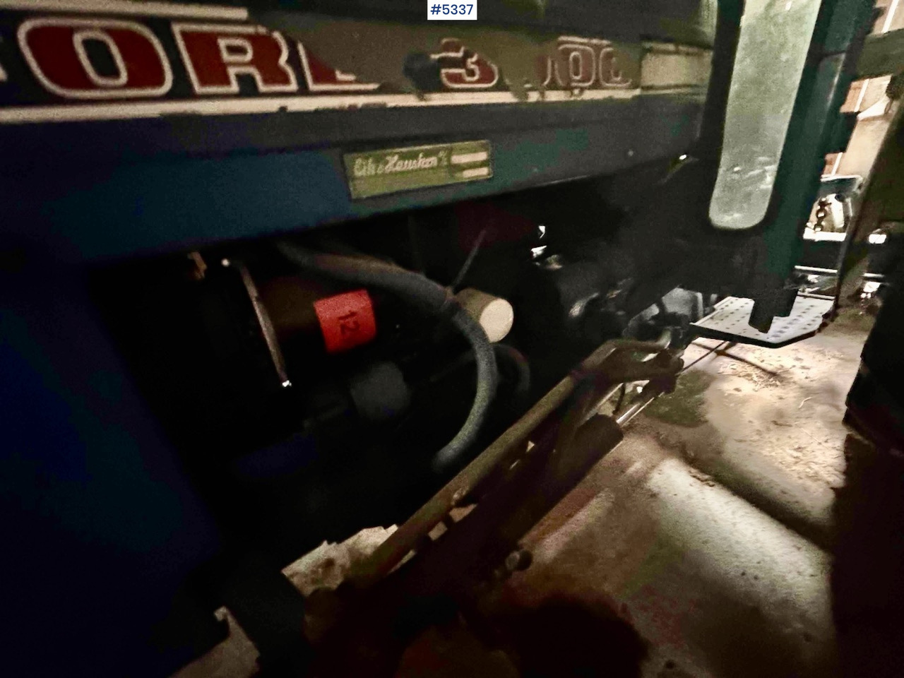 Ford 3000 traktor m/ skuffe - Traktor: bilde 5 Ford 3000 traktor m/ skuffe - Traktor: bilde 5