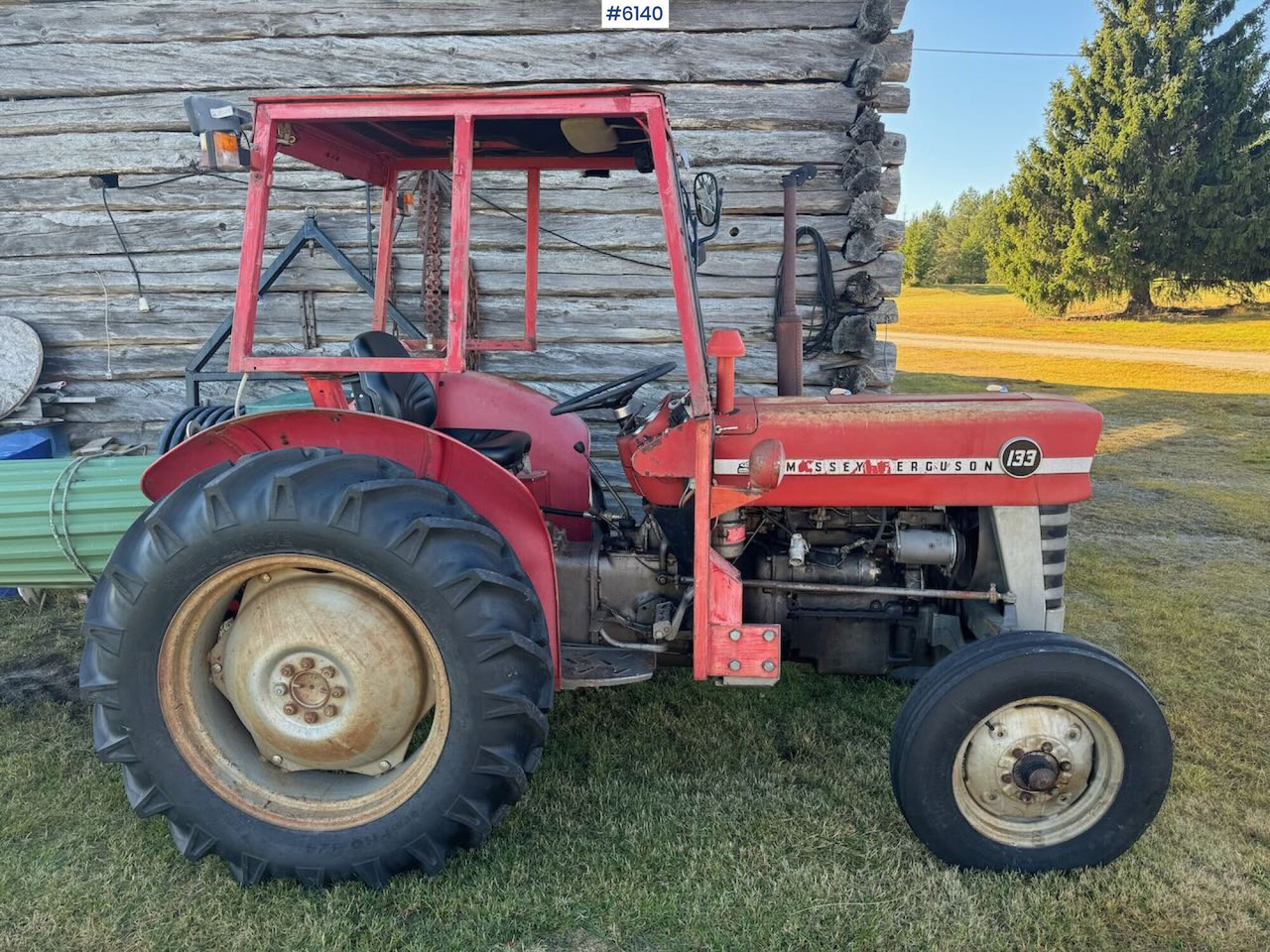 Massey Ferguson 133 - Traktor: bilde 1 Massey Ferguson 133 - Traktor: bilde 1
