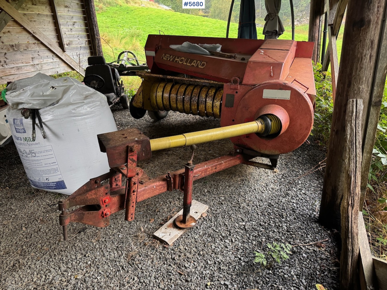 New Holland 268 Square Baler - Grasutstyr: bilde 3 New Holland 268 Square Baler - Grasutstyr: bilde 3