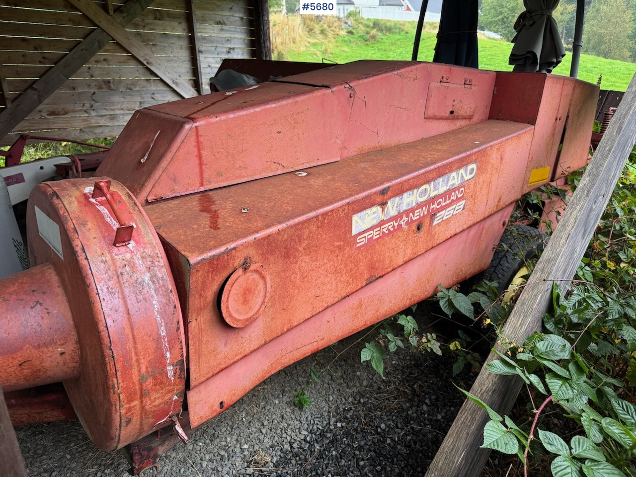 New Holland 268 Square Baler - Grasutstyr: bilde 5 New Holland 268 Square Baler - Grasutstyr: bilde 5