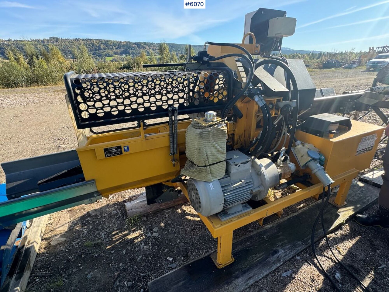 2010 Kisaved Kubik firewood processor with log table and conveyor belt. - Skogsmaskin: bilde 4 2010 Kisaved Kubik firewood processor with log table and conveyor belt. - Skogsmaskin: bilde 4
