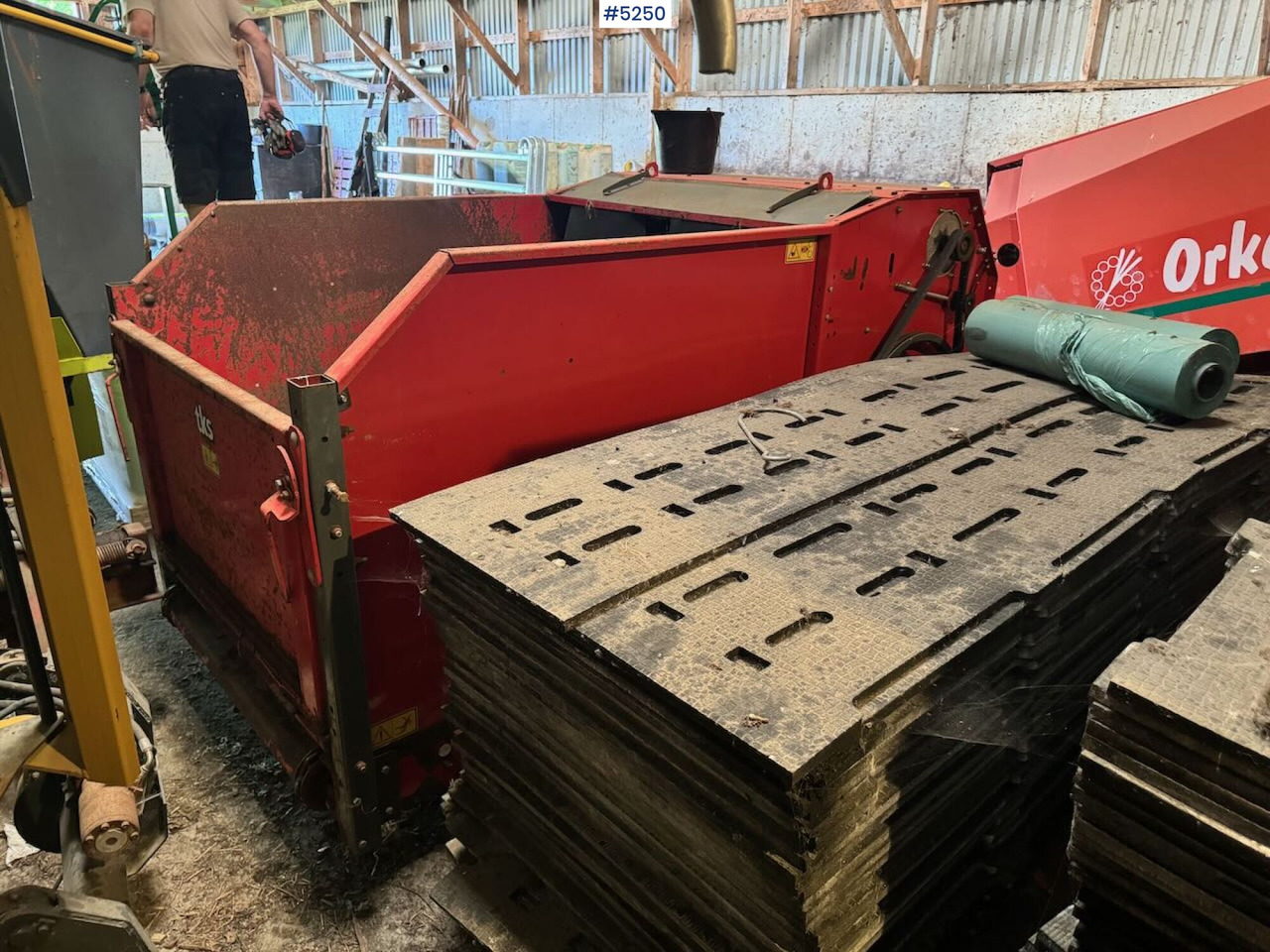 TKS K2 CombiCutter (round‑bale shredder/feeder machine) - Grasutstyr: bilde 2 TKS K2 CombiCutter (round‑bale shredder/feeder machine) - Grasutstyr: bilde 2