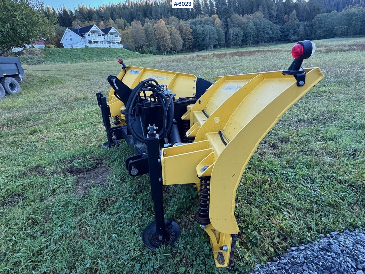 Lilleseth V-plow 270 w/ 3rd and 4th function! - Utility-/ Spesiell maskin: bilde 2 Lilleseth V-plow 270 w/ 3rd and 4th function! - Utility-/ Spesiell maskin: bilde 2