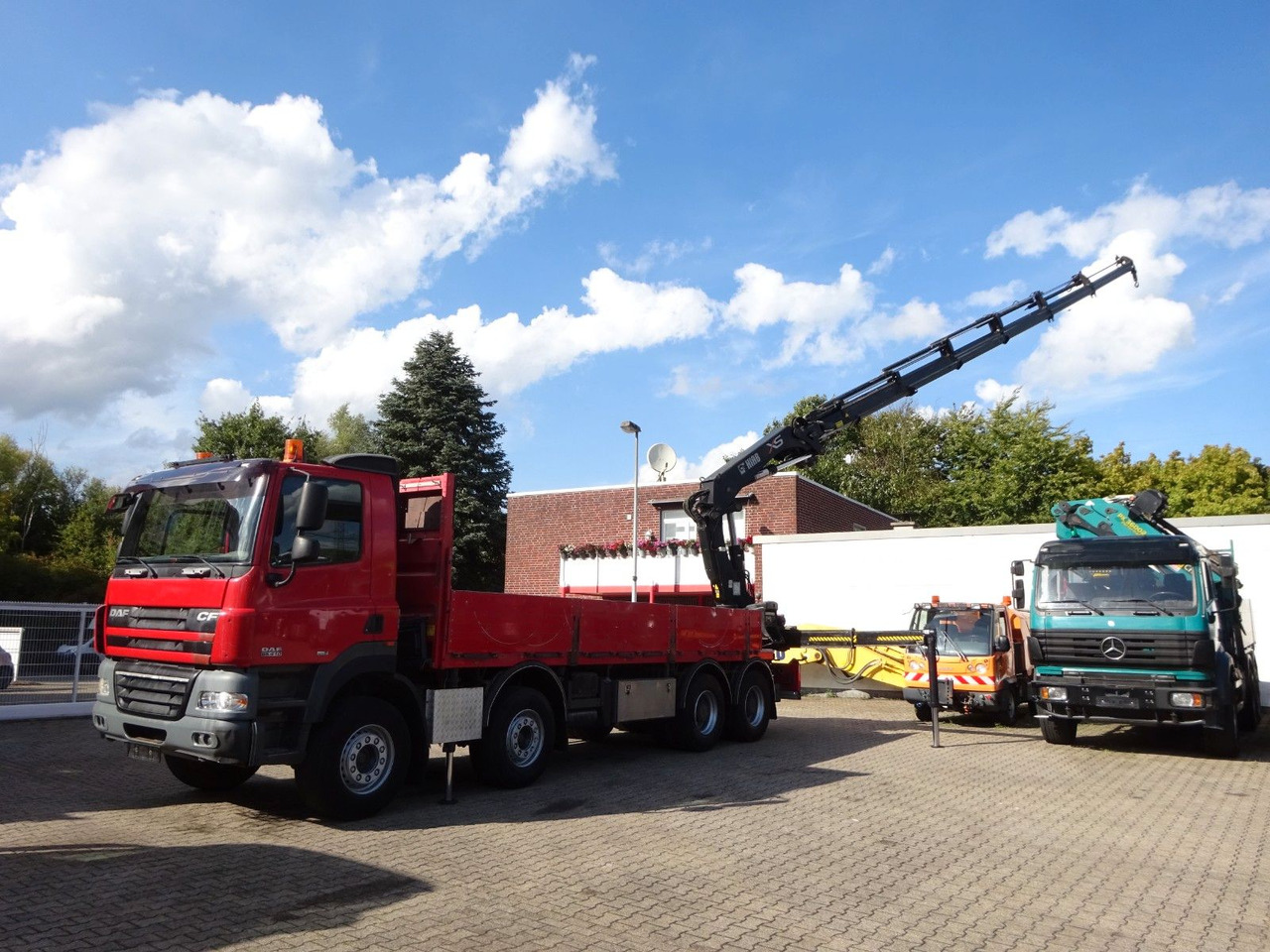 DAF 85.410 Pritsche + HIAB 322E6 Kran 8x4 - Kranbil: bilde 1 DAF 85.410 Pritsche + HIAB 322E6 Kran 8x4 - Kranbil: bilde 1