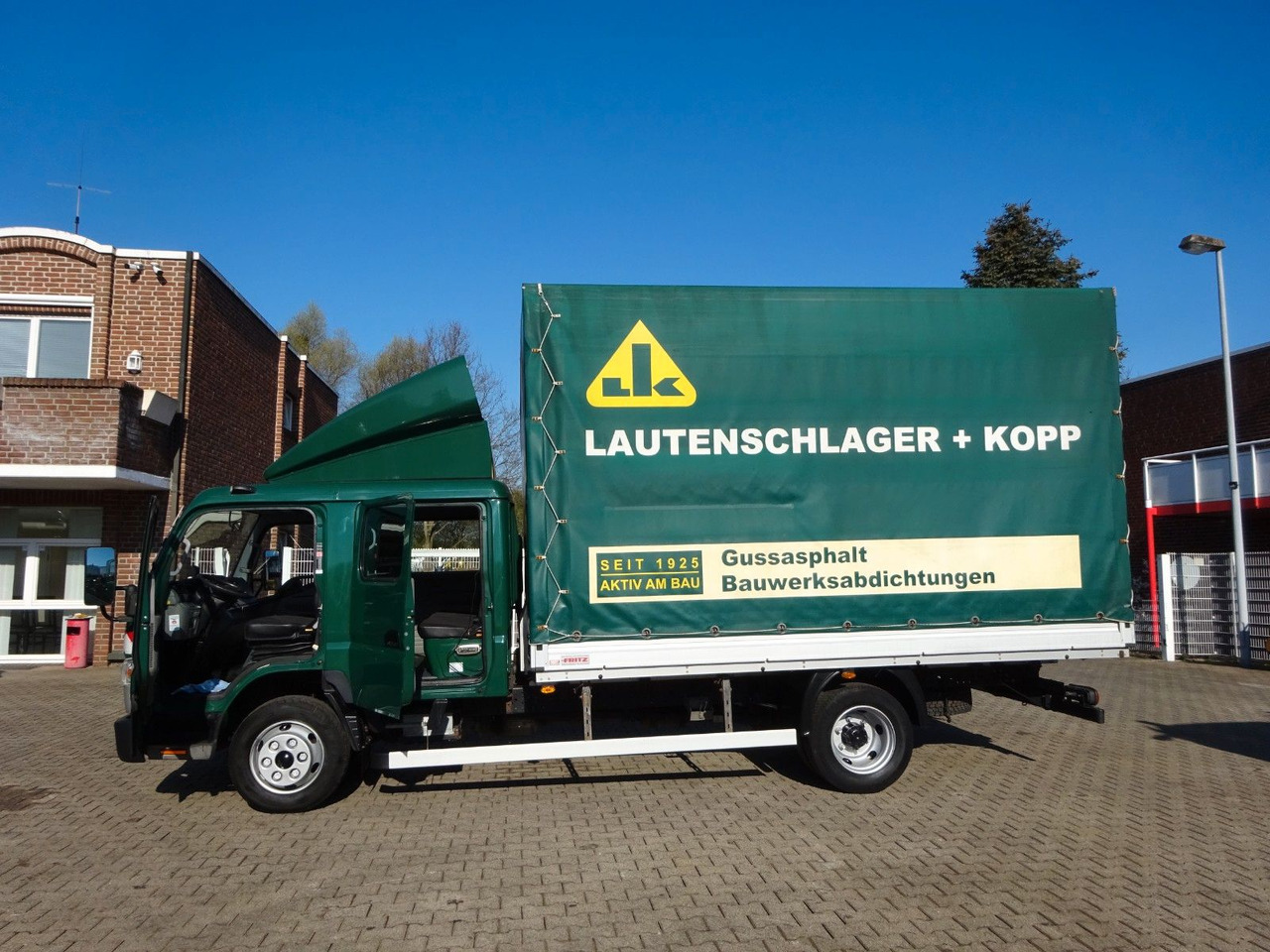 FUSO 7C180D Canter mit Doppelkabine 4x2 - Varebil med kapell, Varebil med dobbelt førerhus: bilde 4 FUSO 7C180D Canter mit Doppelkabine 4x2 - Varebil med kapell, Varebil med dobbelt førerhus: bilde 4