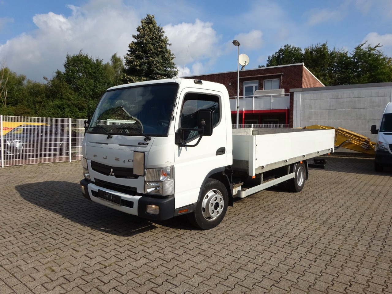 FUSO CANTER 7C15 Pritsche 4x2 - Varebil med plan: bilde 3 FUSO CANTER 7C15 Pritsche 4x2 - Varebil med plan: bilde 3