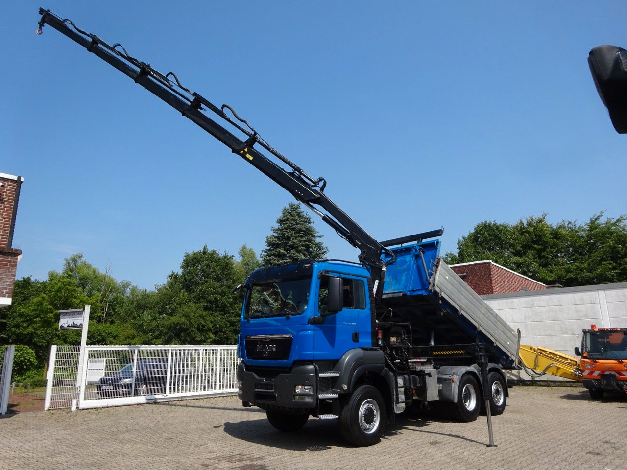 MAN 28.400 TGS 3Skipper+HIAB 166 E-4 HIPRPO 6x4-4 - Tippbil, Kranbil: bilde 1 MAN 28.400 TGS 3Skipper+HIAB 166 E-4 HIPRPO 6x4-4 - Tippbil, Kranbil: bilde 1