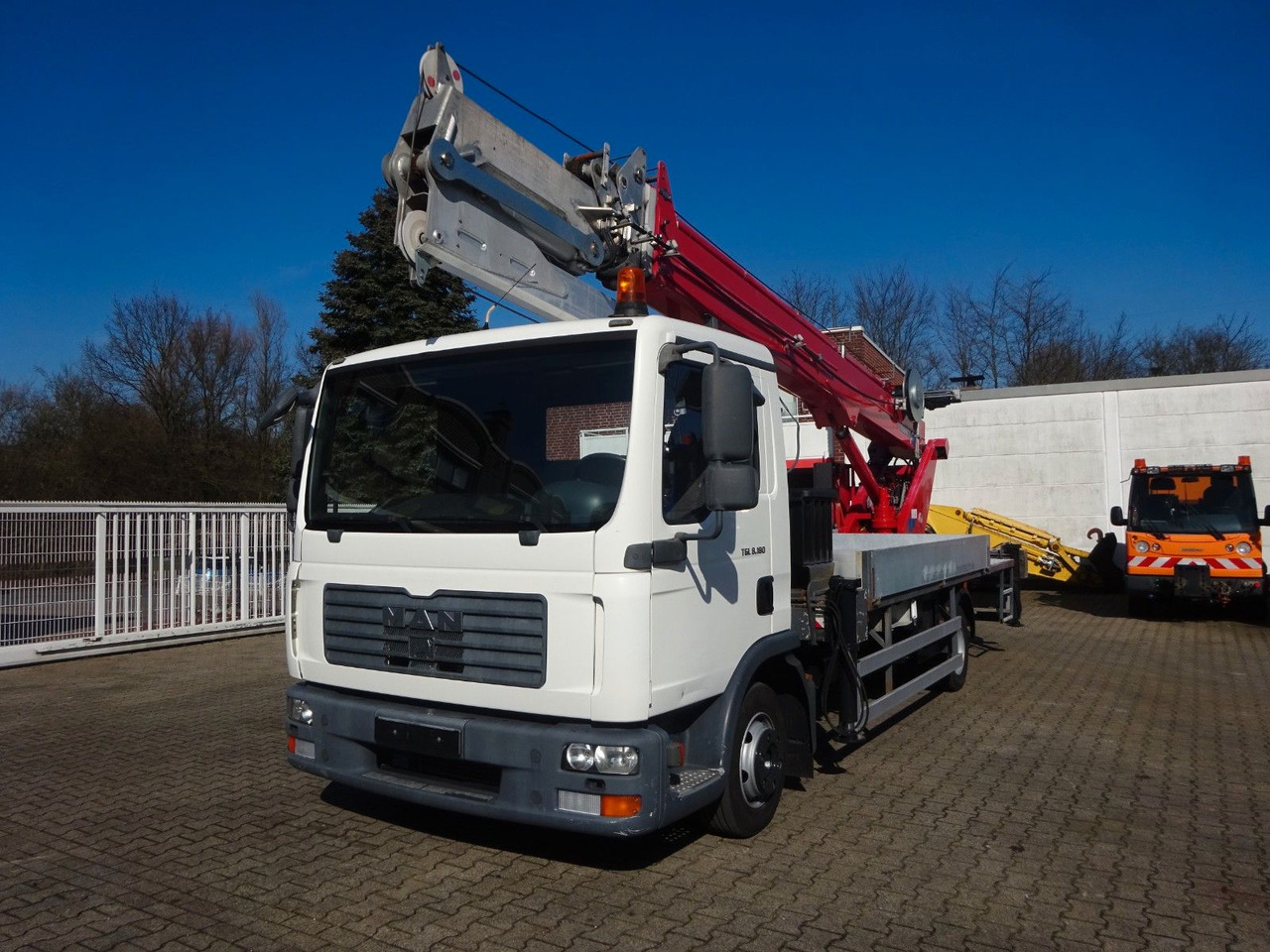 MAN 8.180 TGL + Böcker AK 32 Meter Dachdeckerkran - Kranbil: bilde 3 MAN 8.180 TGL + Böcker AK 32 Meter Dachdeckerkran - Kranbil: bilde 3