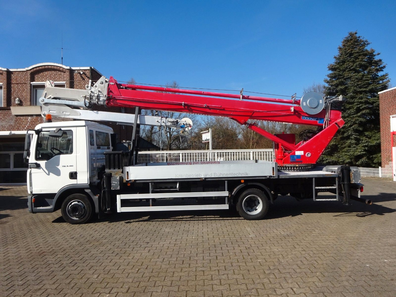 MAN 8.180 TGL + Böcker AK 32 Meter Dachdeckerkran - Kranbil: bilde 2 MAN 8.180 TGL + Böcker AK 32 Meter Dachdeckerkran - Kranbil: bilde 2