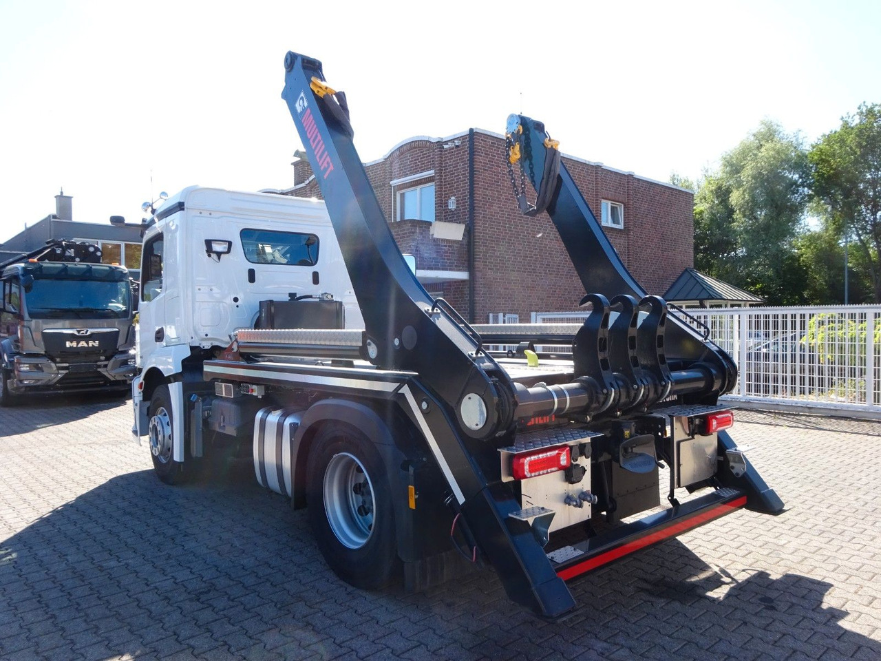 Mercedes-Benz 1840 Actros Absetzkipper NEUFAHRZEUG mit 1645 km - Tippbil: bilde 3 Mercedes-Benz 1840 Actros Absetzkipper NEUFAHRZEUG mit 1645 km - Tippbil: bilde 3