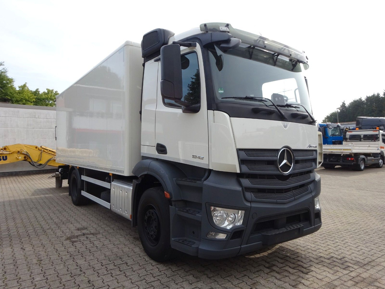 Mercedes-Benz 1842 Antos Koffer + BÄR Ladebordwand 4x2 - Skapbil: bilde 1 Mercedes-Benz 1842 Antos Koffer + BÄR Ladebordwand 4x2 - Skapbil: bilde 1