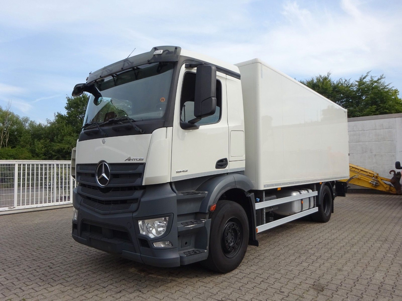 Mercedes-Benz 1842 Antos Koffer + BÄR Ladebordwand 4x2 - Skapbil: bilde 4 Mercedes-Benz 1842 Antos Koffer + BÄR Ladebordwand 4x2 - Skapbil: bilde 4