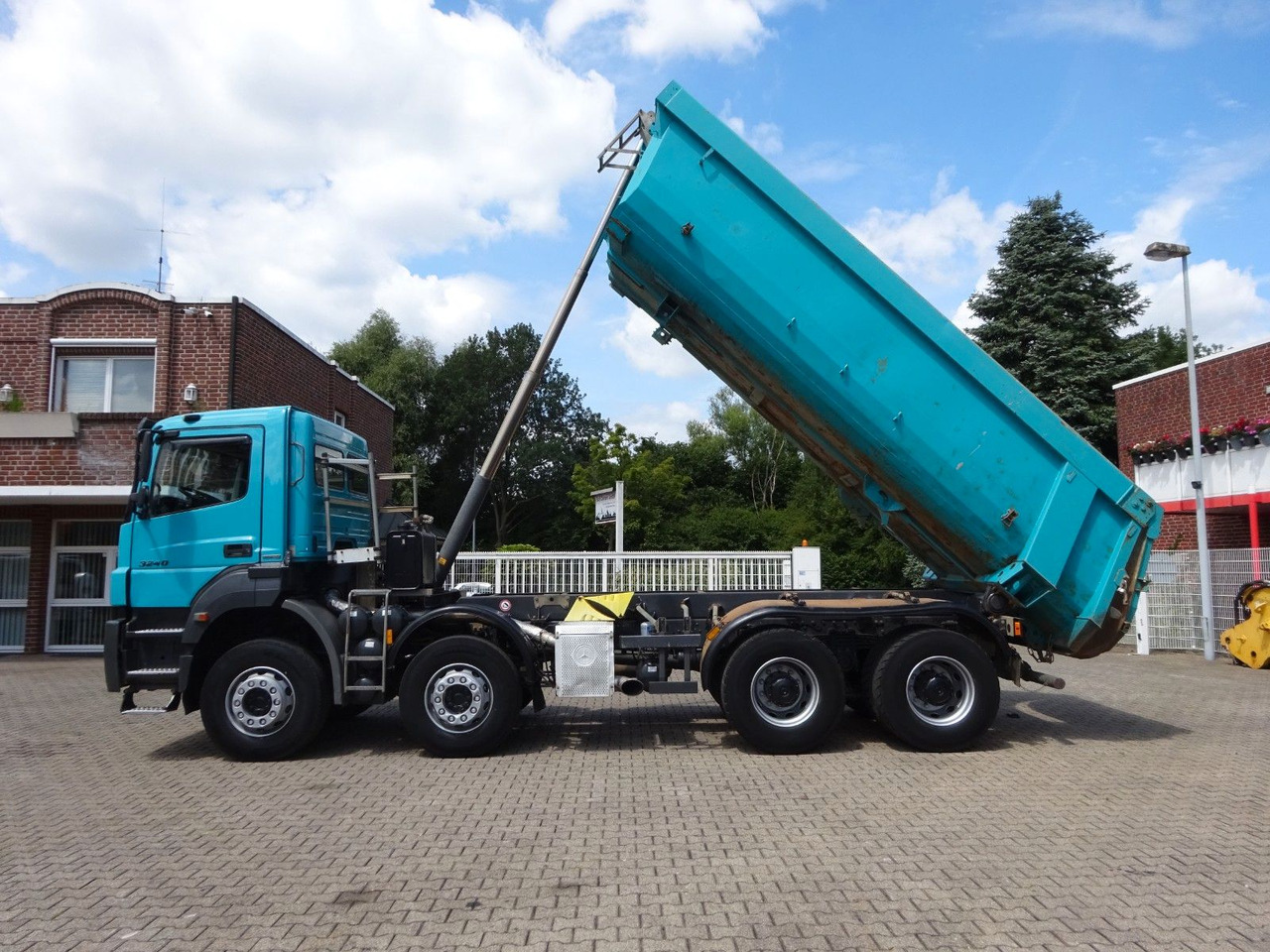 Mercedes-Benz 3240 Axor Muldenkipper 8x4 - Tippbil: bilde 3 Mercedes-Benz 3240 Axor Muldenkipper 8x4 - Tippbil: bilde 3