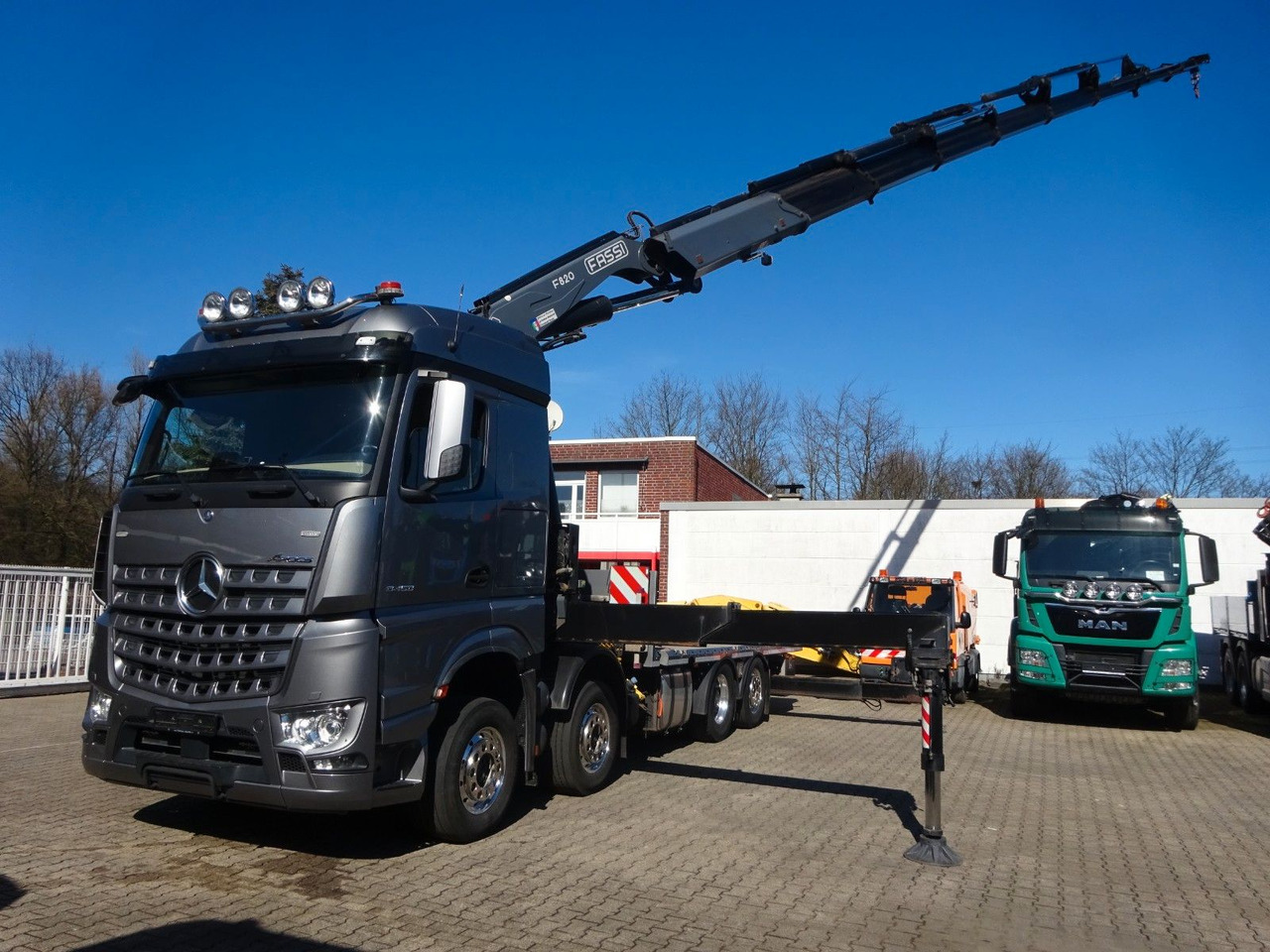 Mercedes-Benz 3453 Plattform + Fassi F820 Kran 8x2 Mercedes-Benz 3453 FASSI F820 Kran 8x Hydr. Ausschub - Kranbil, Planbil: bilde 2 Mercedes-Benz 3453 Plattform + Fassi F820 Kran 8x2 Mercedes-Benz 3453 FASSI F820 Kran 8x Hydr. Ausschub - Kranbil, Planbil: bilde 2