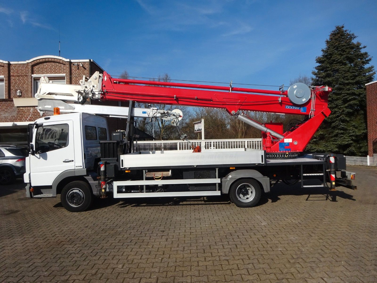 Mercedes-Benz 818 Atego + Böcker AK 32 Meter Dachdeckerkran - Kranbil: bilde 3 Mercedes-Benz 818 Atego + Böcker AK 32 Meter Dachdeckerkran - Kranbil: bilde 3