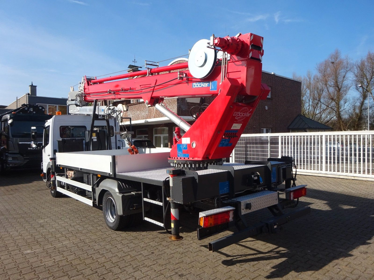 Mercedes-Benz 818 Atego + Böcker AK 32 Meter Dachdeckerkran - Kranbil: bilde 4 Mercedes-Benz 818 Atego + Böcker AK 32 Meter Dachdeckerkran - Kranbil: bilde 4