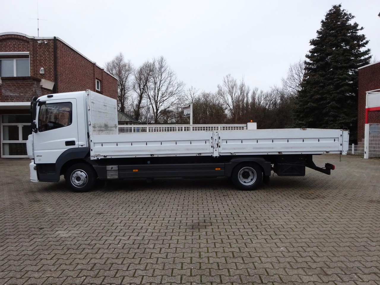 Mercedes-Benz 818 Atego Pritsche Mercedes-Benz 818 Atego Pritsche - Planbil: bilde 3 Mercedes-Benz 818 Atego Pritsche Mercedes-Benz 818 Atego Pritsche - Planbil: bilde 3