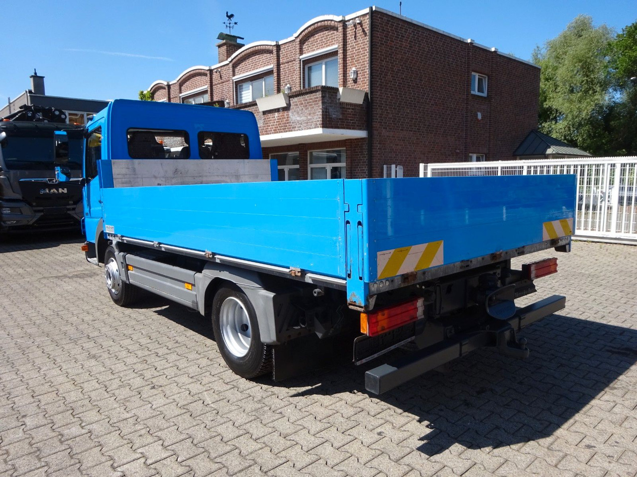 Mercedes-Benz 818 Atego kurze Pritsche 4.0 Meter - Varebil med plan: bilde 4 Mercedes-Benz 818 Atego kurze Pritsche 4.0 Meter - Varebil med plan: bilde 4