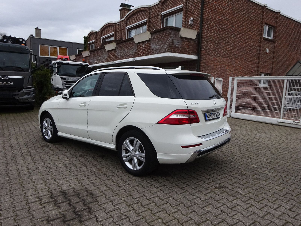 Mercedes-Benz ML 350 CDI BlueTec Mercedes-Benz ML 350 CDI BlueTec. AMG Paket - SUV: bilde 4 Mercedes-Benz ML 350 CDI BlueTec Mercedes-Benz ML 350 CDI BlueTec. AMG Paket - SUV: bilde 4