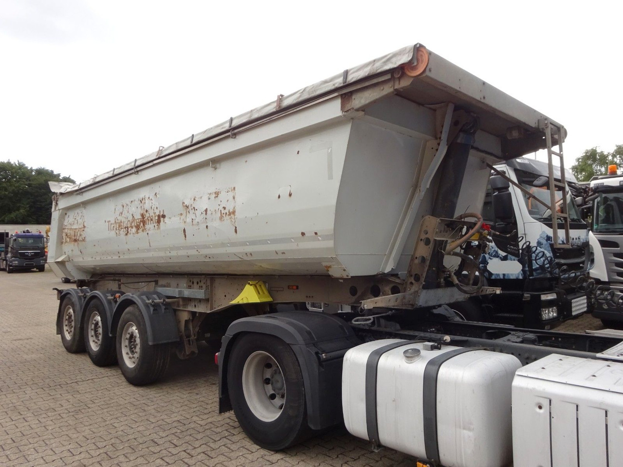 Schmitz Cargobull SKI 24 SL 7.2 Kipp Auflieger Mulde mit 3 Achsen - Tippsemi: bilde 1 Schmitz Cargobull SKI 24 SL 7.2 Kipp Auflieger Mulde mit 3 Achsen - Tippsemi: bilde 1