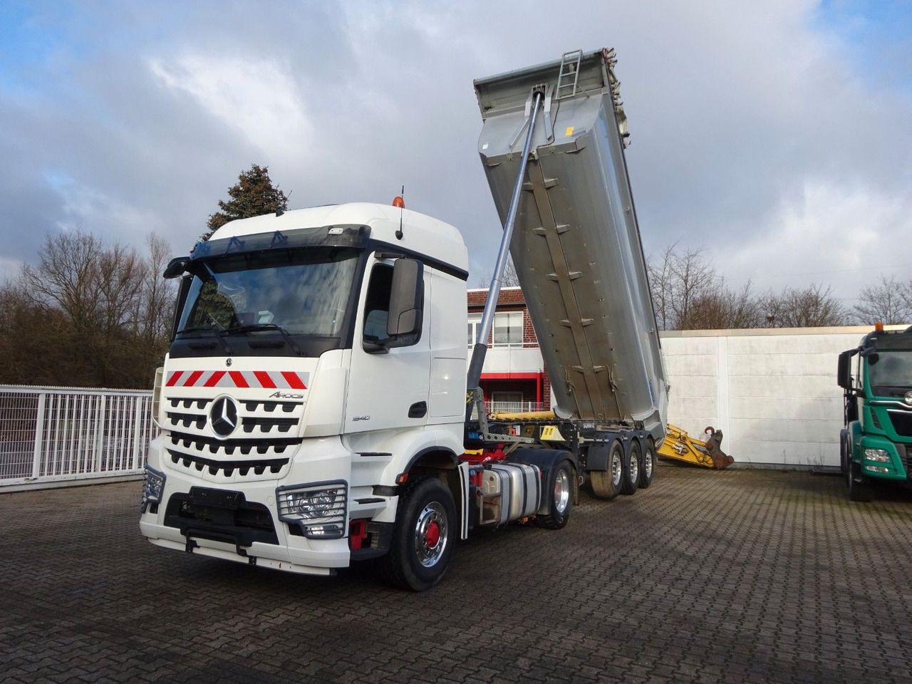Mercedes-Benz 1840 Arocs HAD-4x4 Mercedes-Benz 1840 Arocs HAD-4x4 Allrad - Trekkvogn: bilde 1 Mercedes-Benz 1840 Arocs HAD-4x4 Mercedes-Benz 1840 Arocs HAD-4x4 Allrad - Trekkvogn: bilde 1