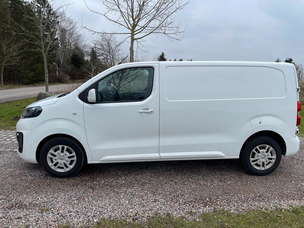 Opel Vivaro Kasten Edition M L2 2.0 Opel Vivaro 2.0 CDTI Edition M L2 *9400€ netto - Små varebil: bilde 3 Opel Vivaro Kasten Edition M L2 2.0 Opel Vivaro 2.0 CDTI Edition M L2 *9400€ netto - Små varebil: bilde 3