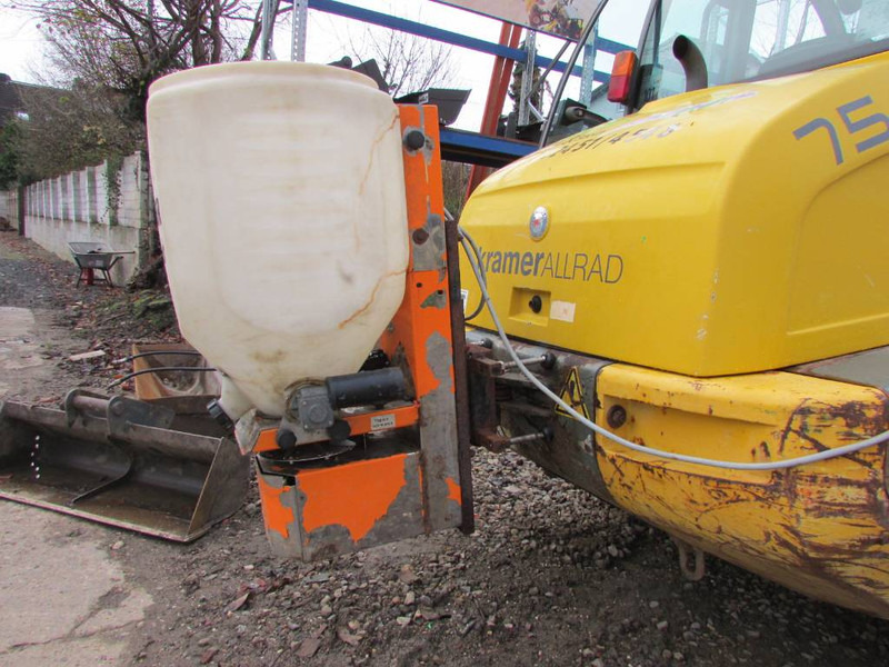 Kramer 750 mit Schild und Streuer Winterdienst 20.500 EUR - Hjullaster: bilde 5 Kramer 750 mit Schild und Streuer Winterdienst 20.500 EUR - Hjullaster: bilde 5