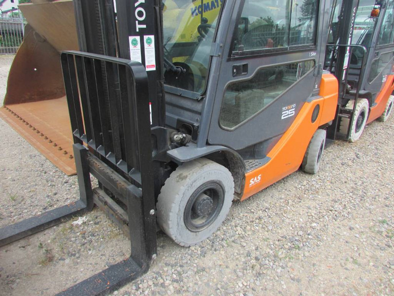 Toyota 02-8 FGF 25 Tonero 25 Gas Stapler 7.500 EUR - Gasstruck: bilde 2 Toyota 02-8 FGF 25 Tonero 25 Gas Stapler 7.500 EUR - Gasstruck: bilde 2