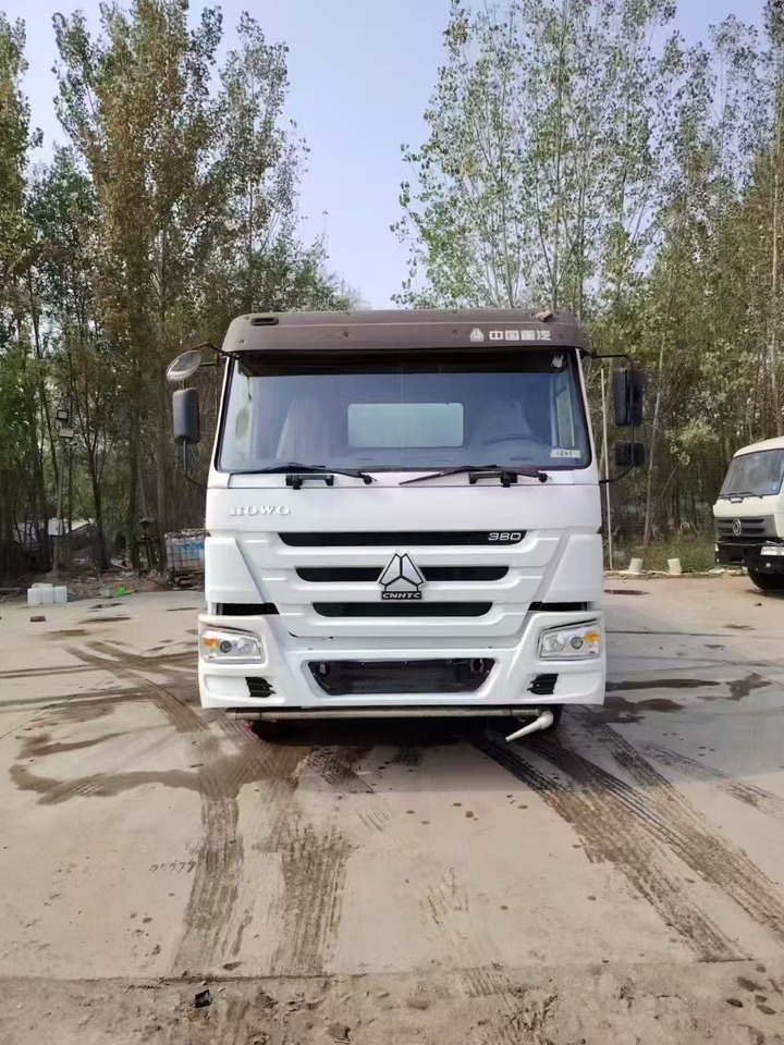 SINOTRUK HOWO sprinkler - Tankbil: bilde 5 SINOTRUK HOWO sprinkler - Tankbil: bilde 5