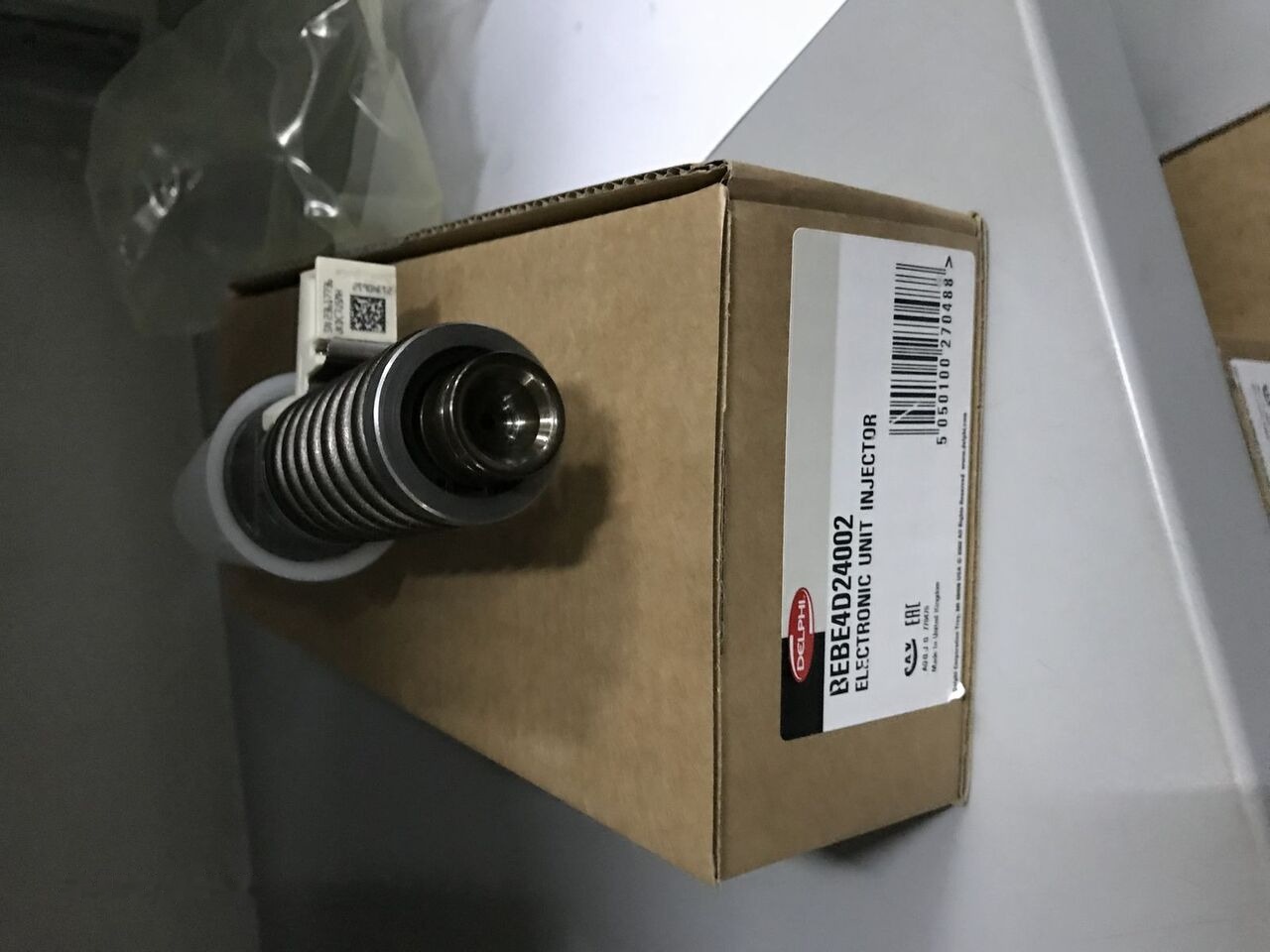 Delphi 2018 BEBE4D24002 Volvo RENAULT-VOLVO truck - Injector for Lastebil: bilde 2 Delphi 2018 BEBE4D24002 Volvo RENAULT-VOLVO truck - Injector for Lastebil: bilde 2
