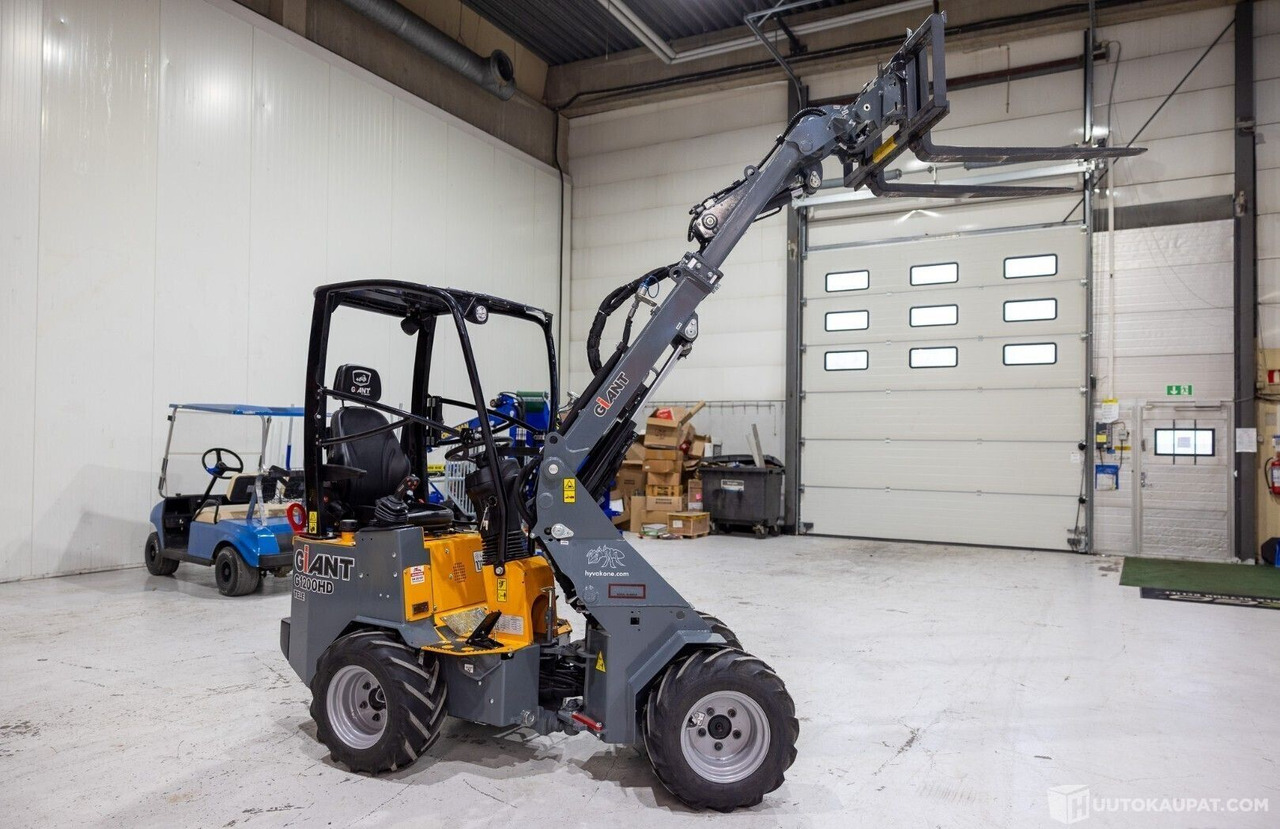 Giant G1200 Telekuormaaja, 0.9 l, Diesel, 5 h, Helsinki - Teleskophjullaster: bilde 1 Giant G1200 Telekuormaaja, 0.9 l, Diesel, 5 h, Helsinki - Teleskophjullaster: bilde 1