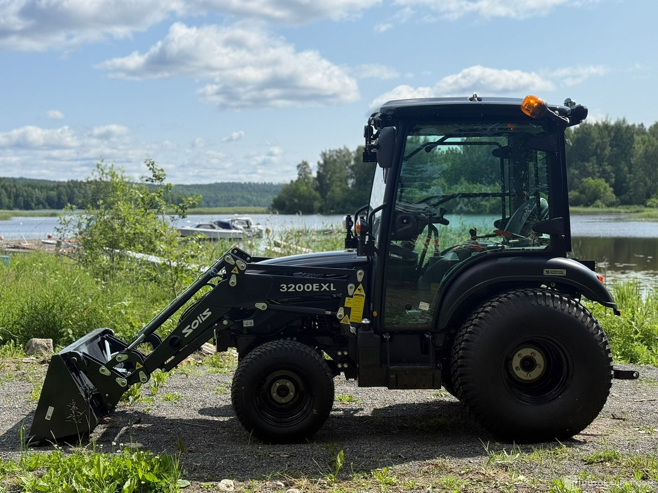 Solis 26 HST ohjaamolla ja etukuormaajalla, 2024, alvillinen, lähes ajamaton, Jyväskylä - Landbruksteknikk: bilde 2 Solis 26 HST ohjaamolla ja etukuormaajalla, 2024, alvillinen, lähes ajamaton, Jyväskylä - Landbruksteknikk: bilde 2
