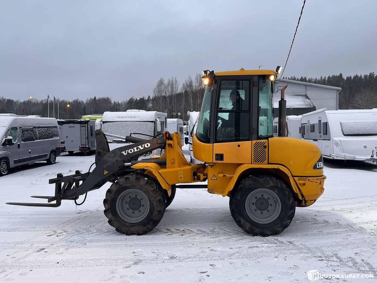 Volvo L35B Pro, pyöräkuormaaja avattavalla kauhalla ja piikeillä, 2005, Vihti - Hjullaster: bilde 1 Volvo L35B Pro, pyöräkuormaaja avattavalla kauhalla ja piikeillä, 2005, Vihti - Hjullaster: bilde 1