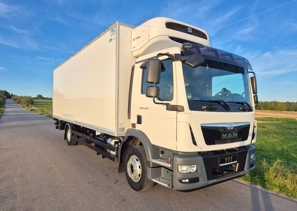 MAN TGM 15.250 7.5m winda AUTOMAT KLIMA z Niemiec EURO 6 / CHŁODNIA T-1000R THERMOKING - Lastebil med kjøl: bilde 3 MAN TGM 15.250 7.5m winda AUTOMAT KLIMA z Niemiec EURO 6 / CHŁODNIA T-1000R THERMOKING - Lastebil med kjøl: bilde 3