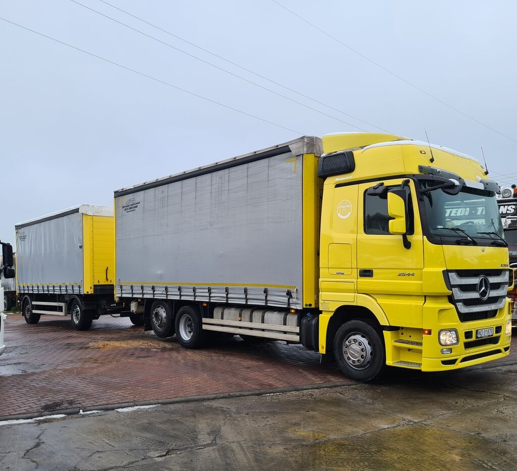 Schmitz Cargobull WIELTON - Kapellhenger: bilde 1 Schmitz Cargobull WIELTON - Kapellhenger: bilde 1