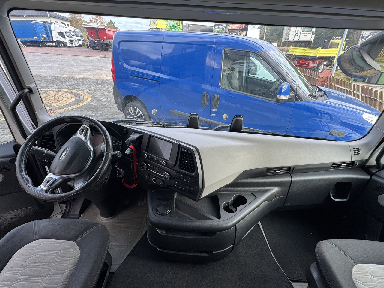 Ford F-Max 500 - Instrumentpanel: bilde 1 Ford F-Max 500 - Instrumentpanel: bilde 1