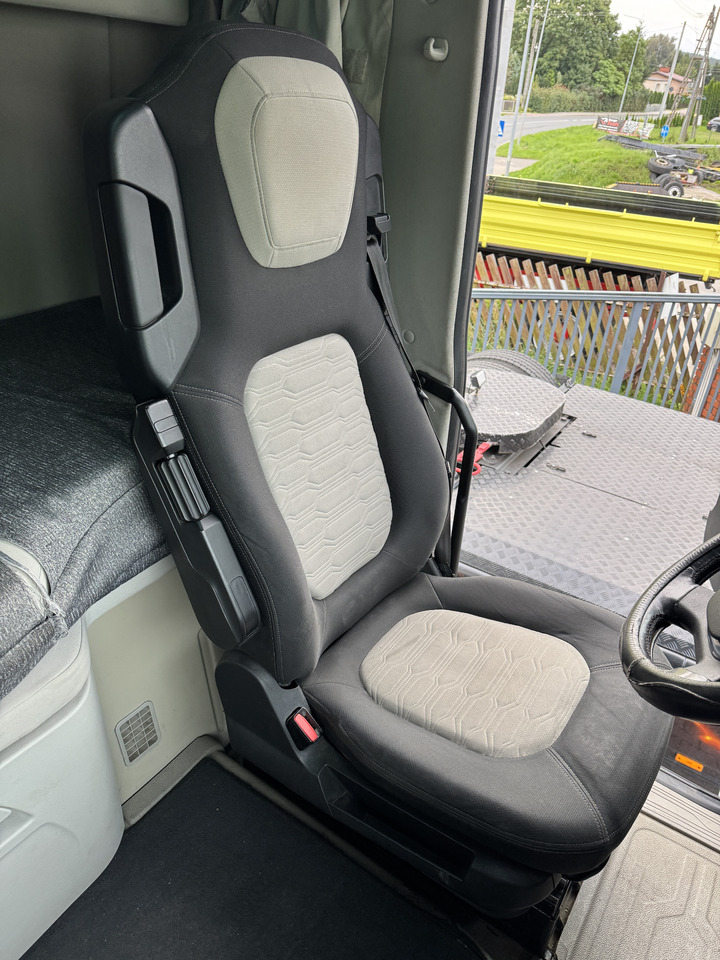 Ford F-Max 500 - Førerhus og interiør: bilde 1 Ford F-Max 500 - Førerhus og interiør: bilde 1